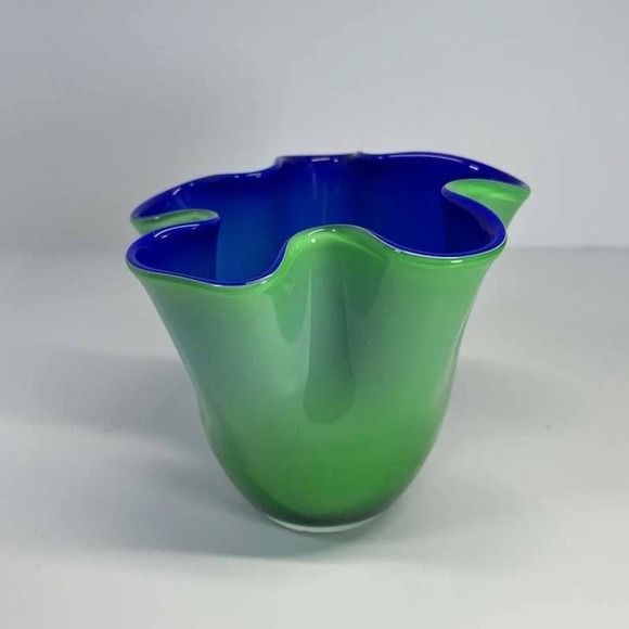 Georgeous Designs China Hand Blow Glass Green And Blue Vase - Picture 5 of 7